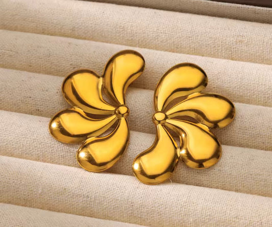 Aretes media flor